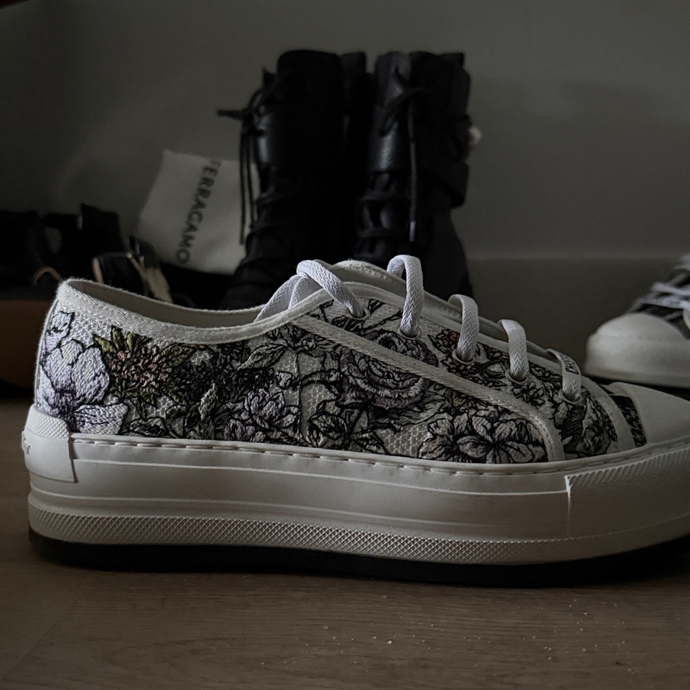Dior Floral White Sneakers - Picture 5 of 5